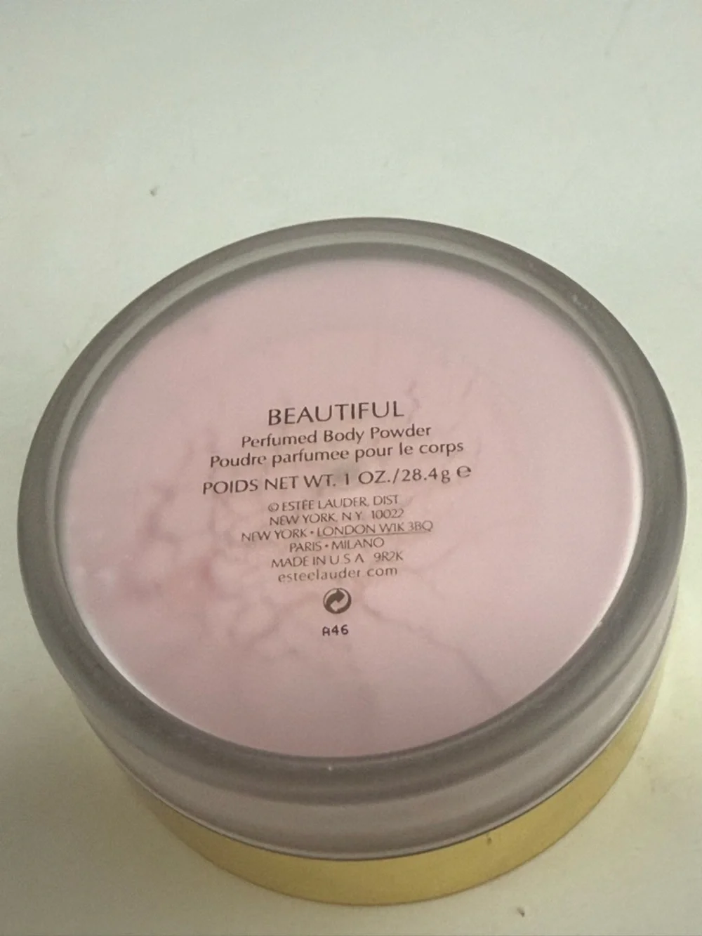 New Beautiful Perfumed Body Powder Estée Lauder 1 oz sealed New without the box